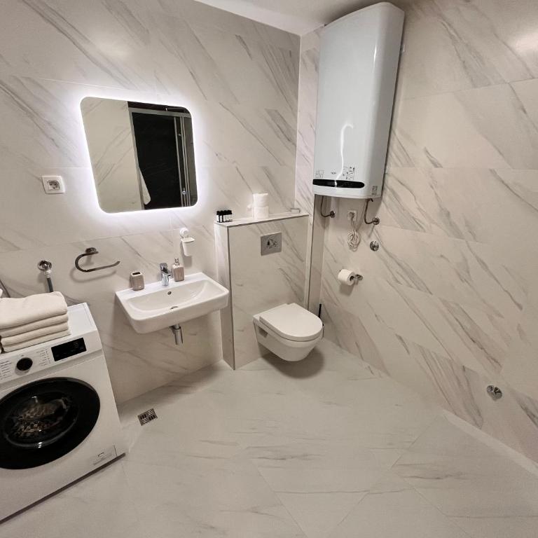 New City Luxury Apartments - Apartman sa 2 Spavaće Sobe i Balkonom - 16