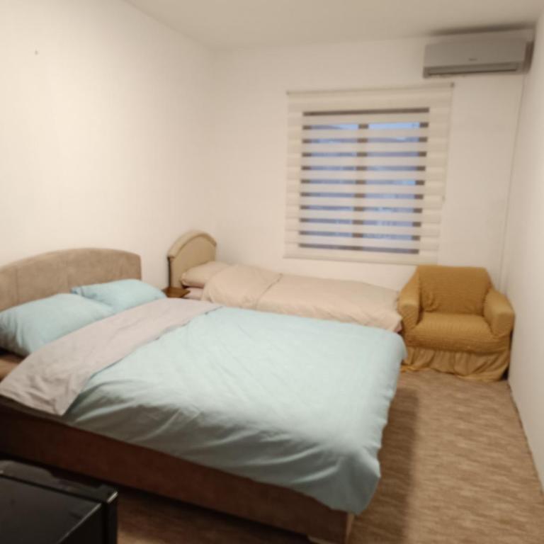 Sobe Baosici Marina - Economy Triple Room with Shared Bathroom - 3