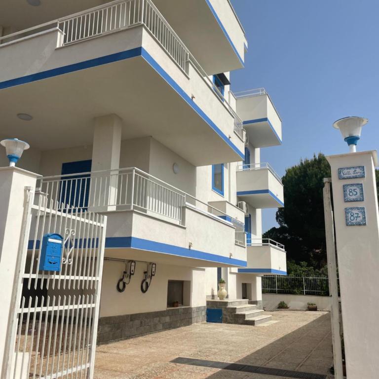 Casa Vacanze Villa Lena - Appartamento con 3 Camere da Letto e Vista Mare - 3