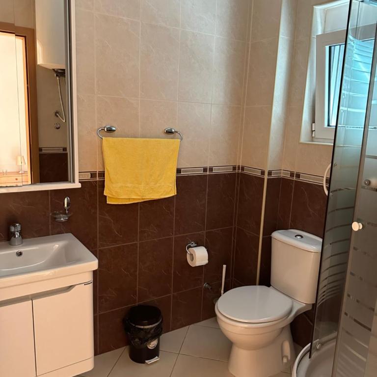 Apartmani Aleks - Mala Dvokrevetna Soba sa Bračnim Krevetom - 2