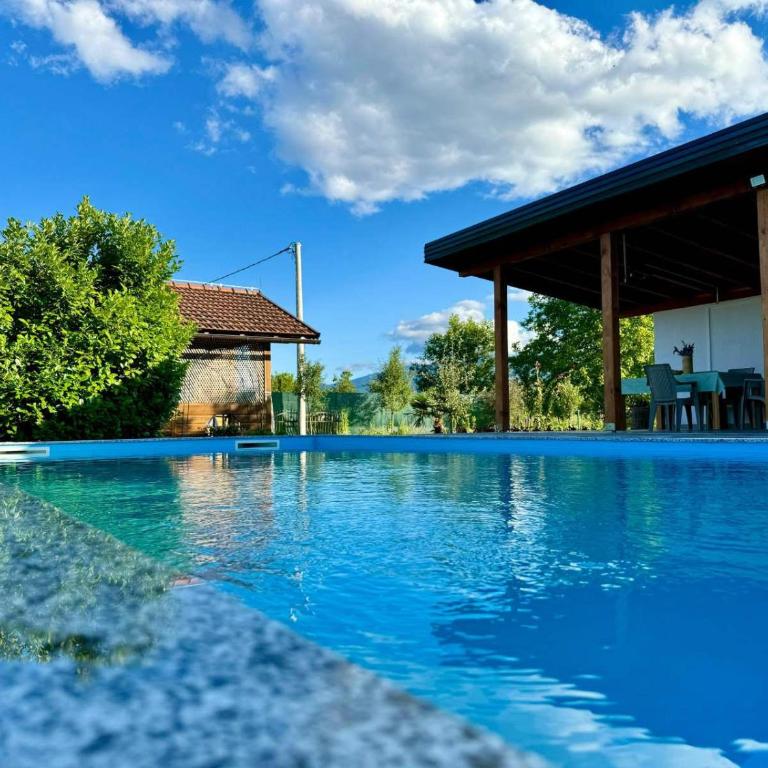 Crystal pool - One-Bedroom House - 2