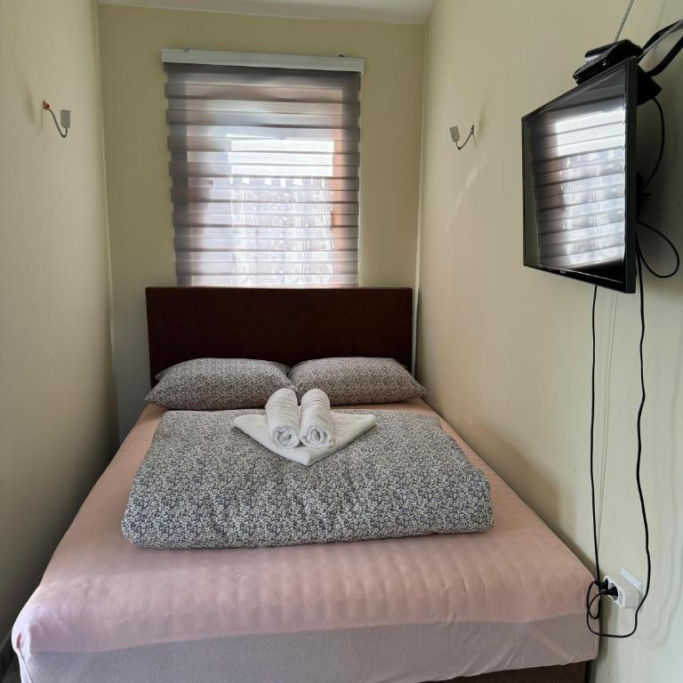 Crystal pool - One-Bedroom House - 9
