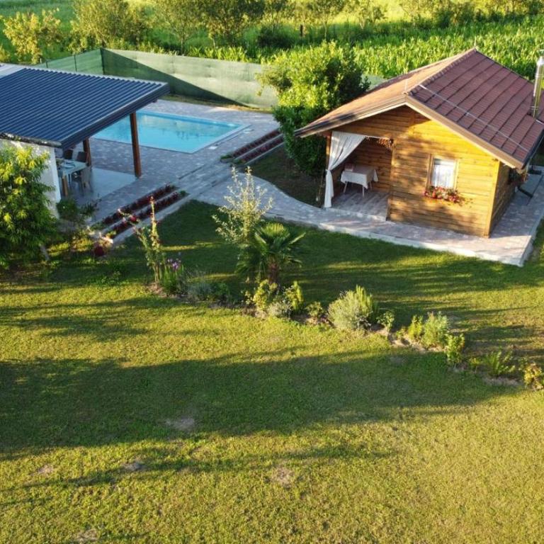 Crystal pool - One-Bedroom House - 10
