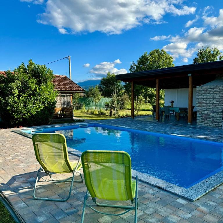 Crystal pool - One-Bedroom House - 12