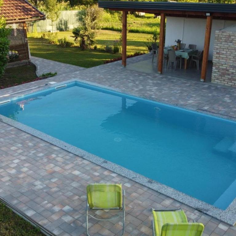Crystal pool - One-Bedroom House - 18