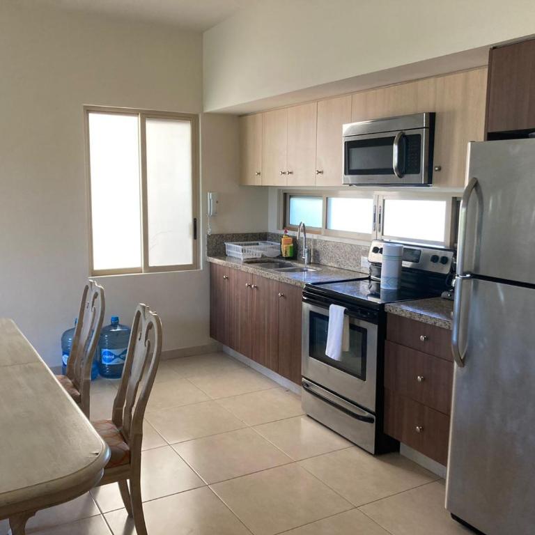 Spacious Penthouse with Private Rooftop in Gated Community - Apartamento de 2 dormitorios - 11