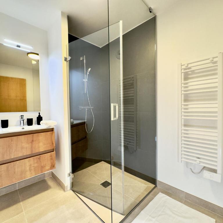 Le lodge de l alpage - Ski in ski out - 2 chambres 1 cabine - Appartement 3 Chambres Premium avec Balcon - 16