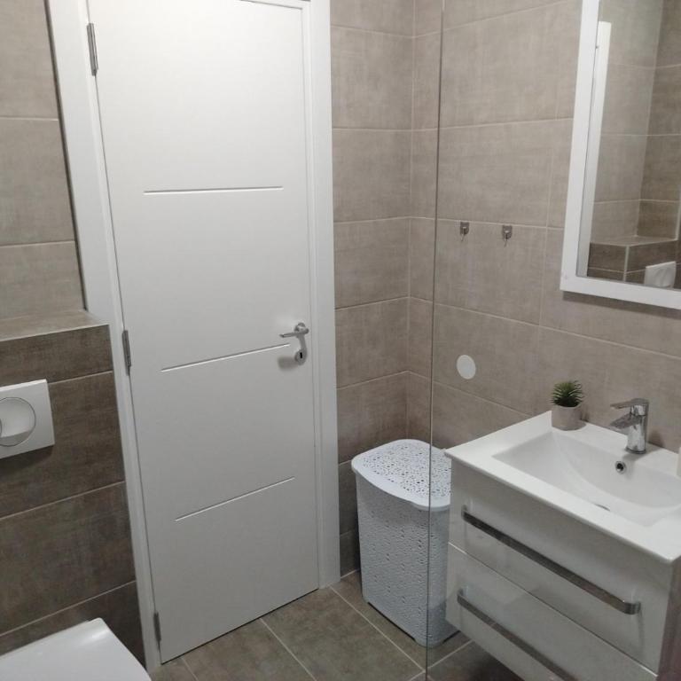 Apartman Relax Green Hill - Apartment with Mountain View - 13