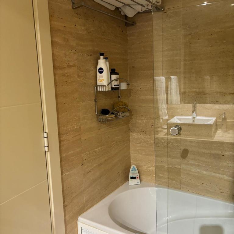 Habitacion con baño privado - Double Room with Private Bathroom - 12