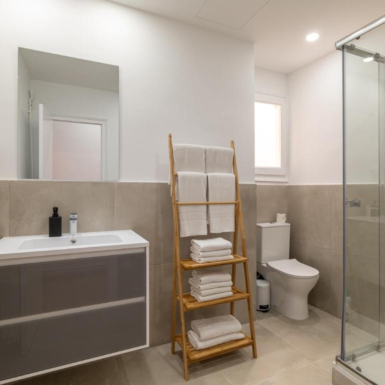 Stay U-nique Apartments Gaudi III - Four-Bedroom Apartment - 14