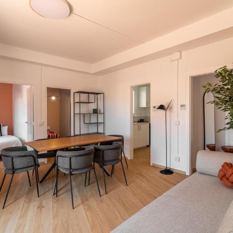 Stay U-nique Apartments Gaudi III - Four-Bedroom Apartment - 1