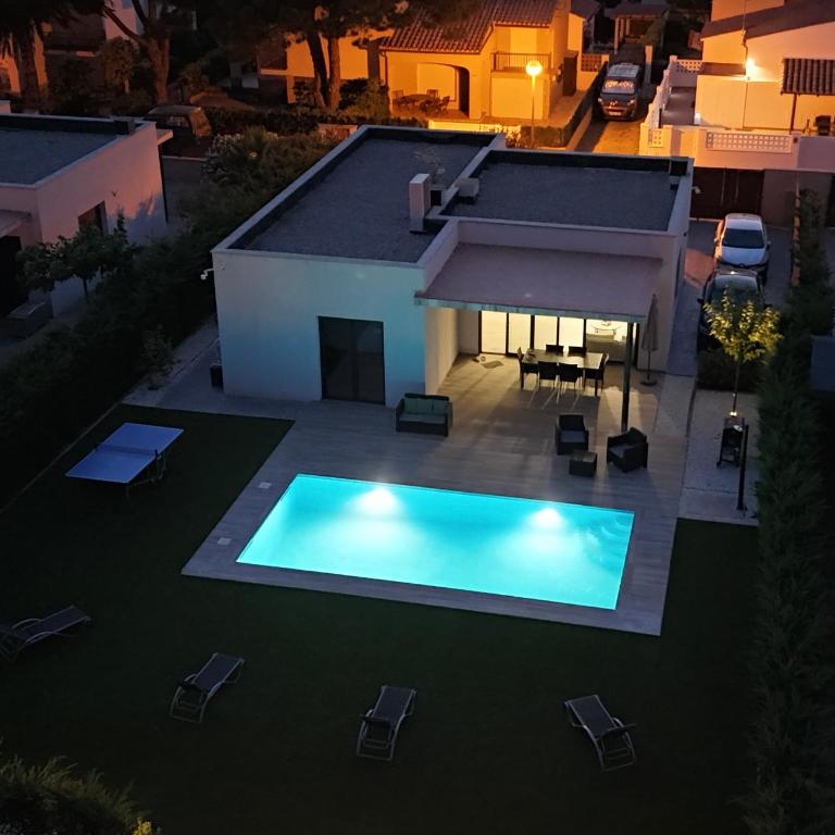 Villa del Mas Pinell - Three-Bedroom Villa - 46