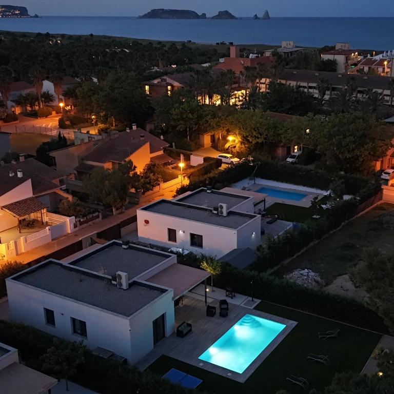 Villa del Mas Pinell - Three-Bedroom Villa - 44