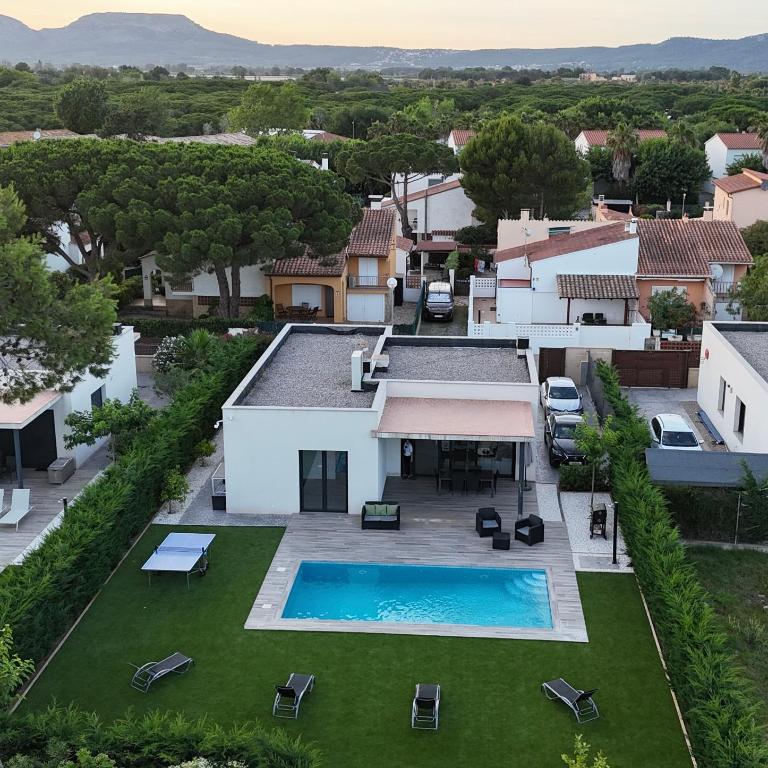Villa del Mas Pinell - Three-Bedroom Villa - 3