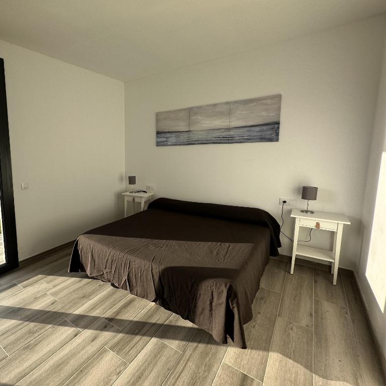 Villa del Mas Pinell - Three-Bedroom Villa - 36