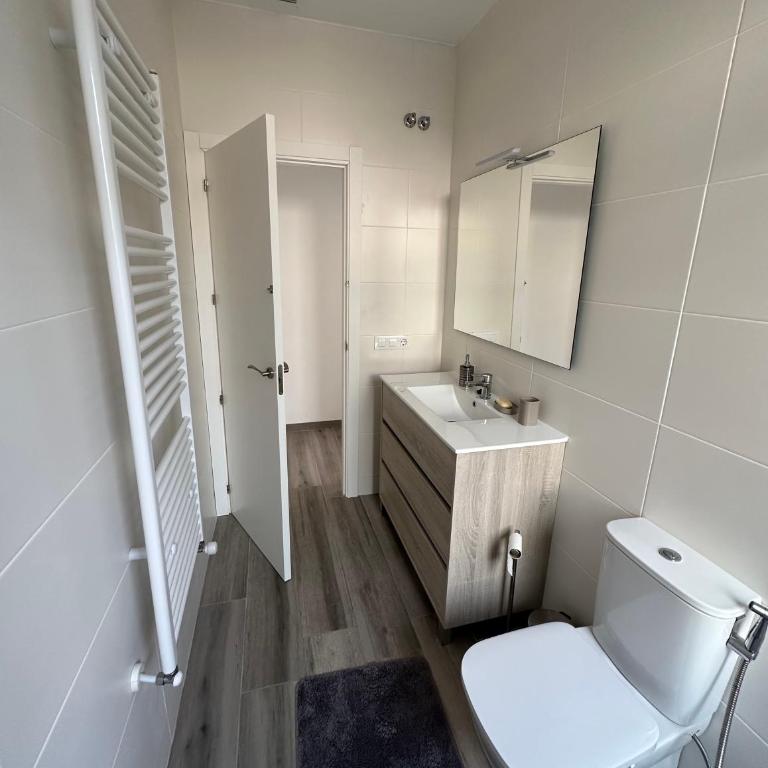 Villa del Mas Pinell - Three-Bedroom Villa - 30