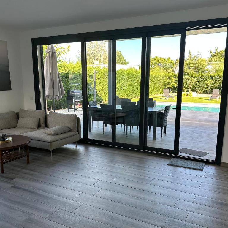 Villa del Mas Pinell - Three-Bedroom Villa - 14
