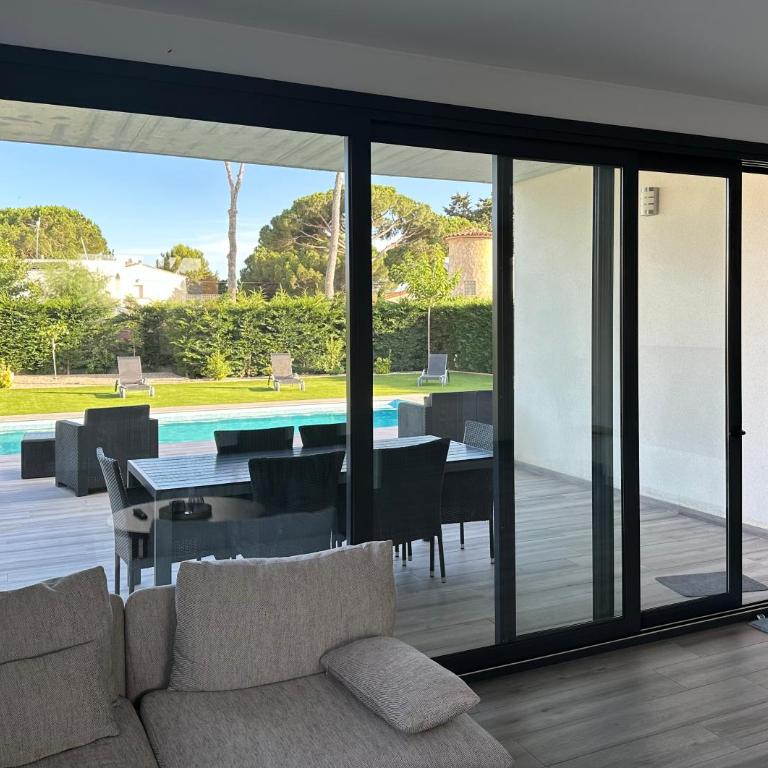 Villa del Mas Pinell - Three-Bedroom Villa - 13