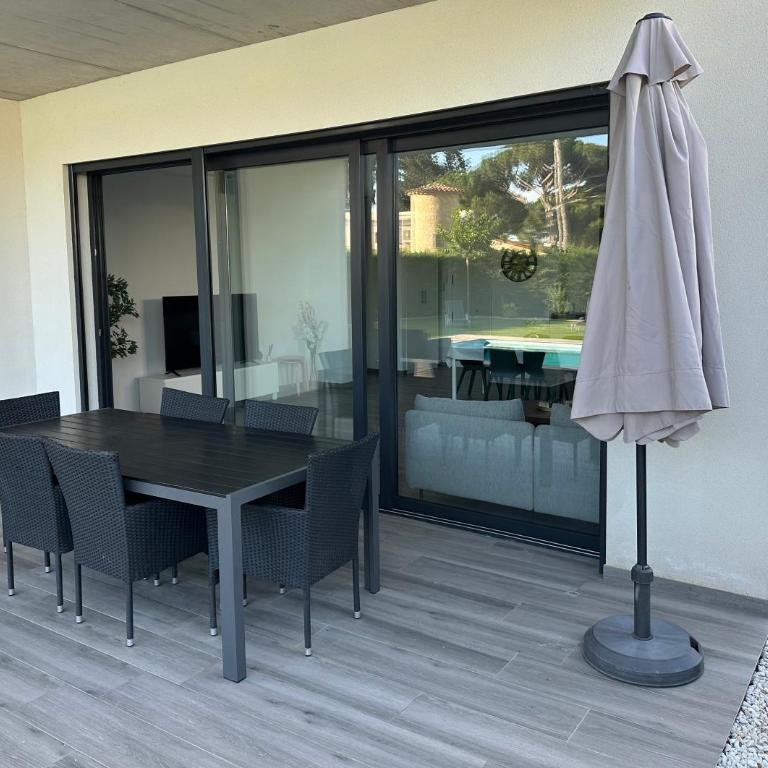 Villa del Mas Pinell - Three-Bedroom Villa - 37