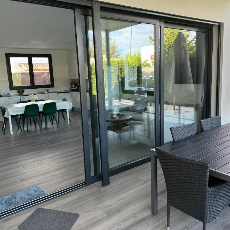 Villa del Mas Pinell - Three-Bedroom Villa - 18