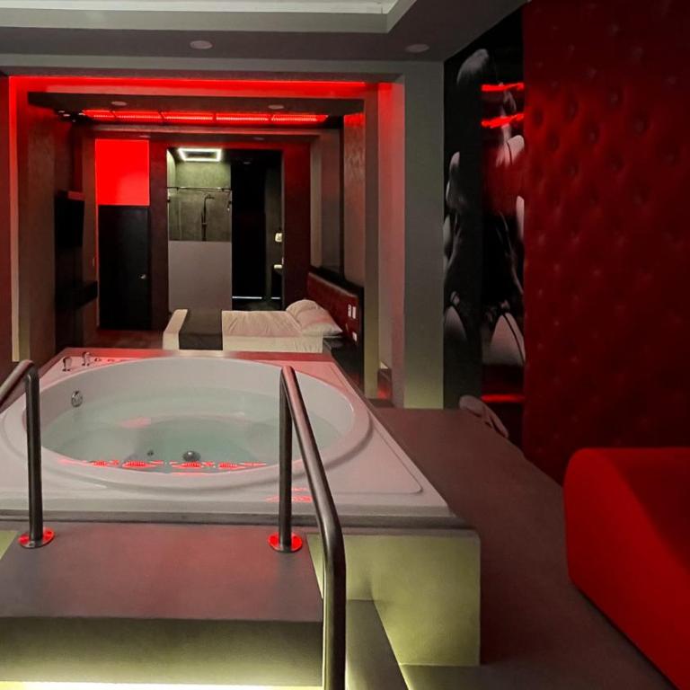 Motel Boutique Qatro - Suite con bañera de hidromasaje - Cama extragrande - 1
