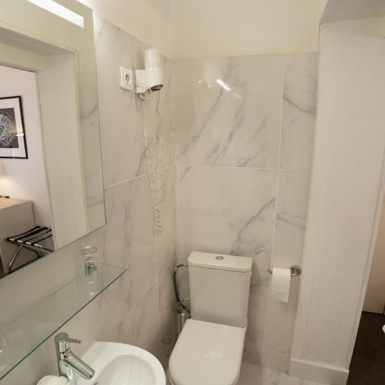 Hotel Des Grands Hommes - Bordeaux Centre - Chambre Double avec Petite Salle de Bains - Côté Cour - 4