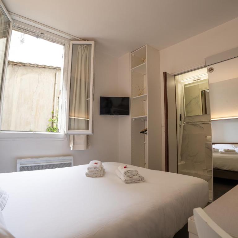 Hotel Des Grands Hommes - Bordeaux Centre - Chambre Double avec Petite Salle de Bains - Côté Cour - 6