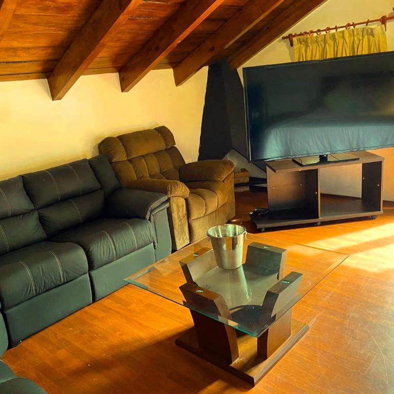 Alojamiento tipo Cabaña, rodeado de Bosque - King Room with Mountain View - 5