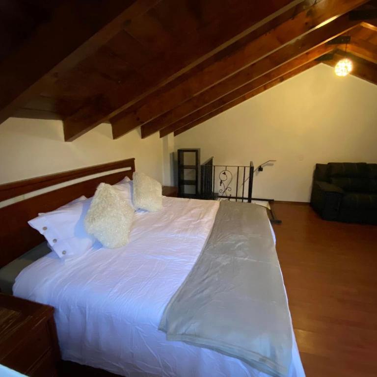 Alojamiento tipo Cabaña, rodeado de Bosque - King Room with Mountain View - 9