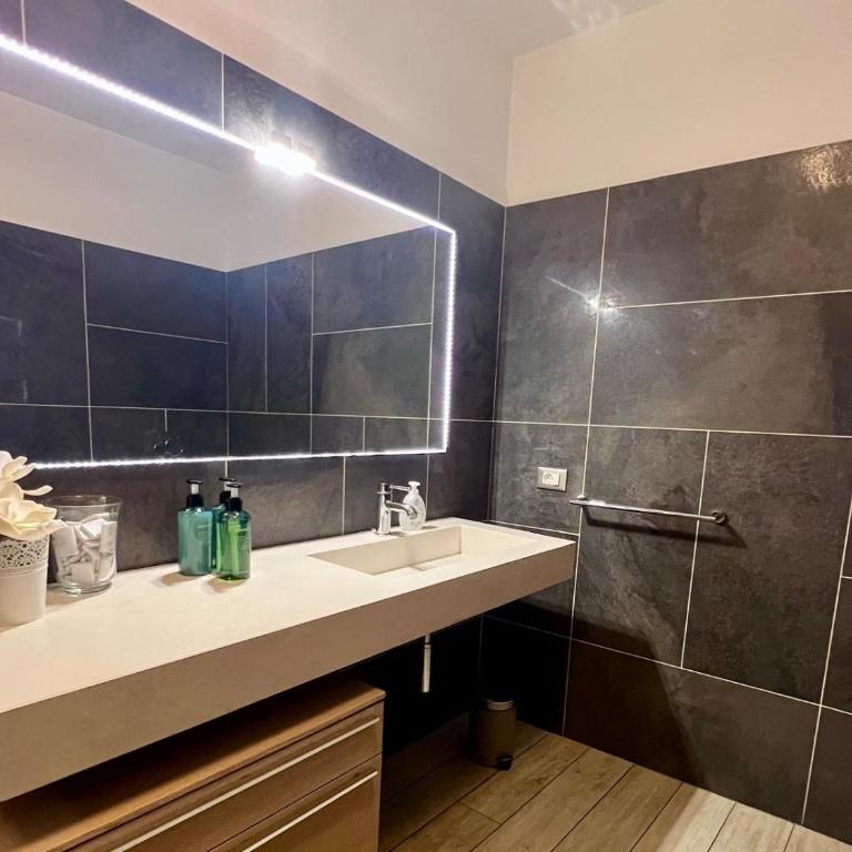 San Frediano Apartment - Ampio Appartamento Deluxe per 10 Ospiti nel Cuore di Firenze - Appartamento Deluxe con 3 Camere da Letto - 6