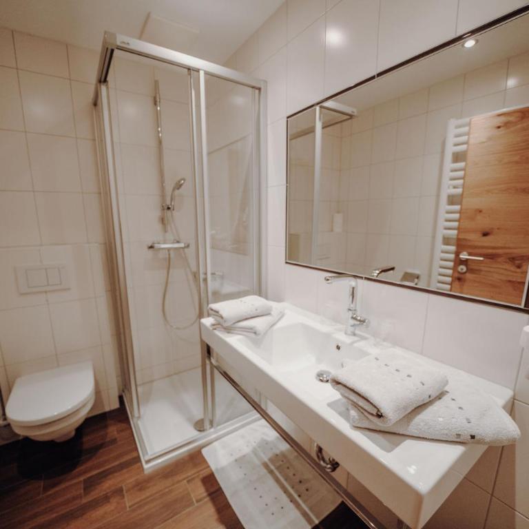 Frühstückspension Friedheim - Doppelzimmer mit Balkon - 37