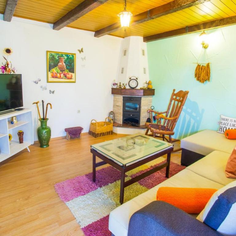 Retro Pool House - Two-Bedroom House - 5