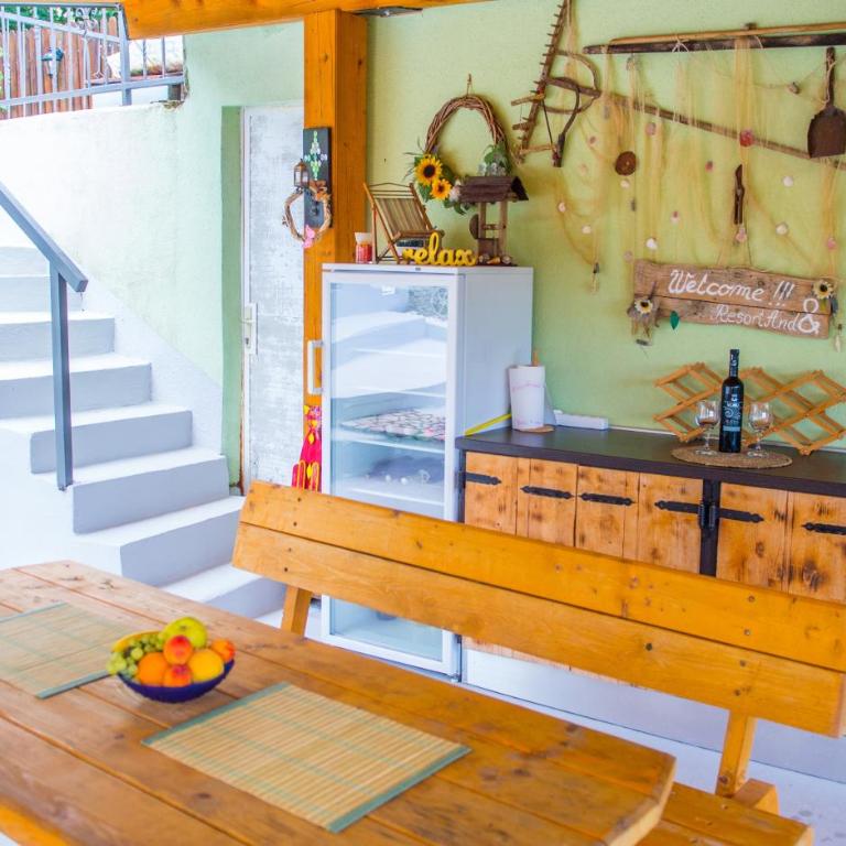 Retro Pool House - Two-Bedroom House - 43