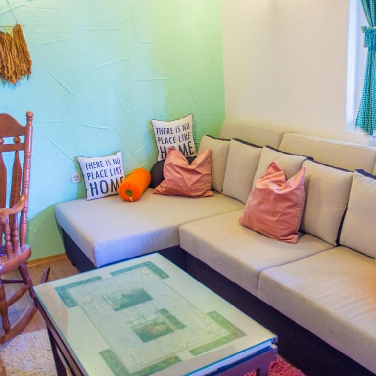 Retro Pool House - Two-Bedroom House - 45