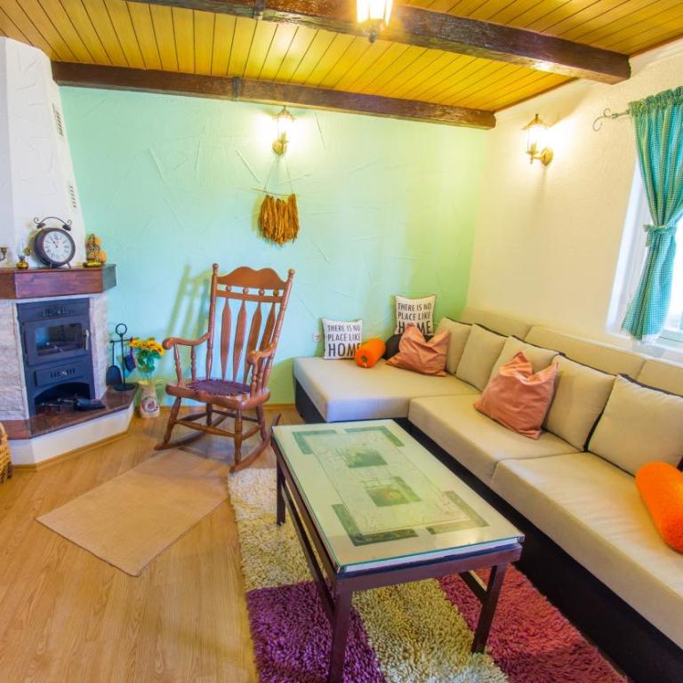 Retro Pool House - Two-Bedroom House - 7