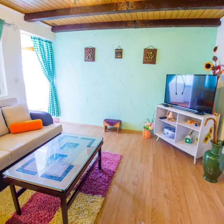 Retro Pool House - Two-Bedroom House - 13