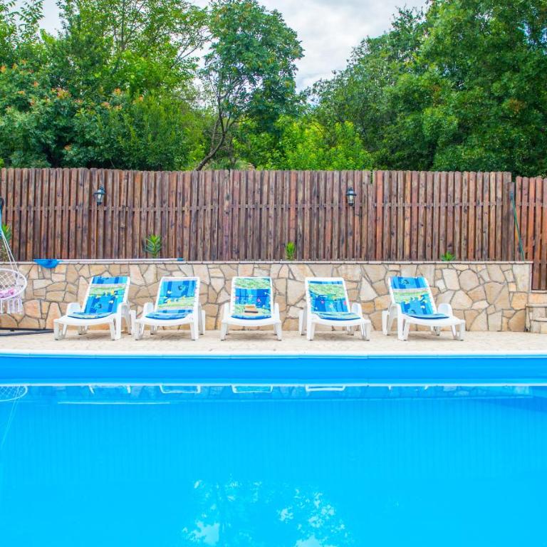 Retro Pool House - Two-Bedroom House - 24