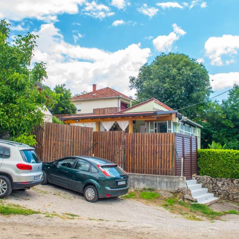 Retro Pool House - Two-Bedroom House - 58