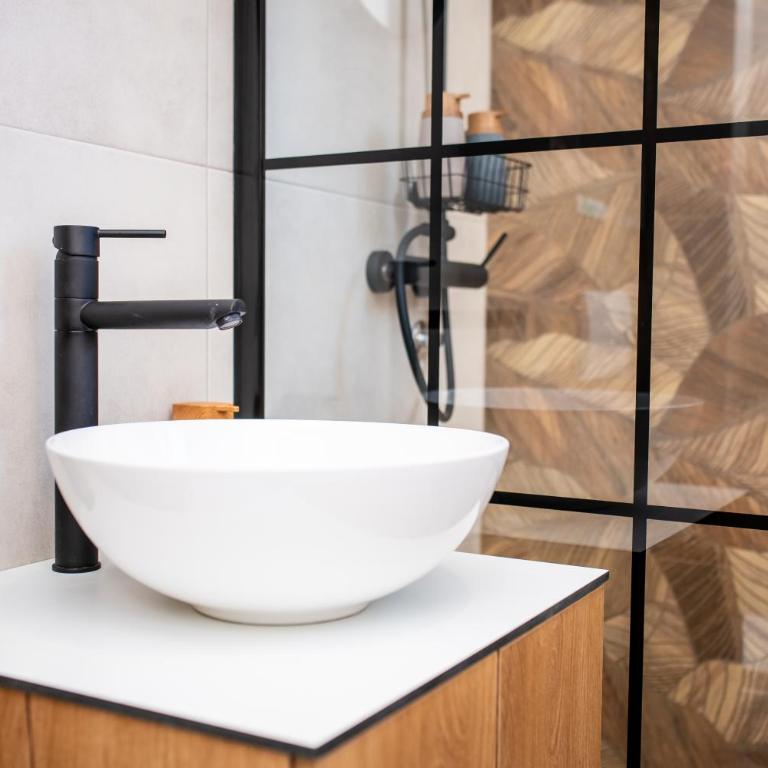 Zuma Lux Apartments - One-Bedroom Apartment - 30
