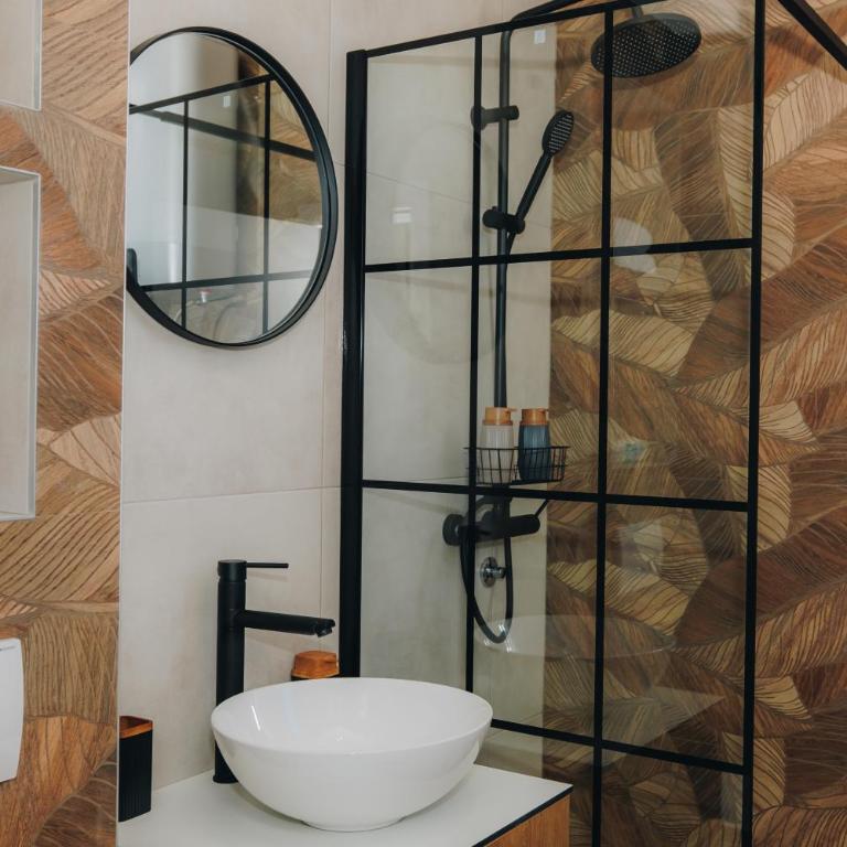 Zuma Lux Apartments - One-Bedroom Apartment - 32