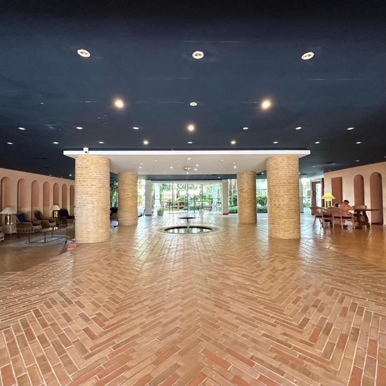 V029 - Royal Marina - One-Bedroom Apartment - 27