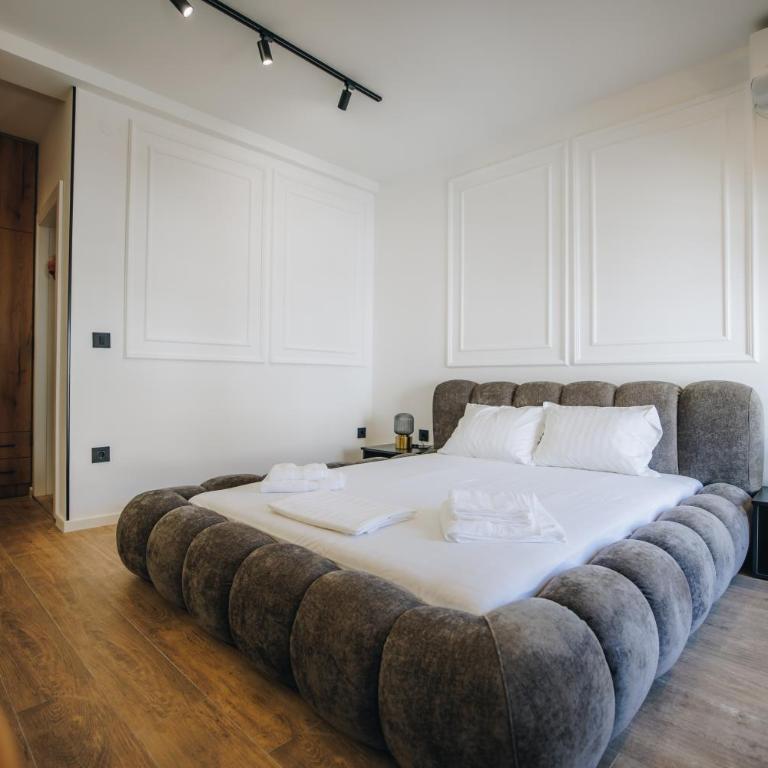 Zuma Lux Apartments - One-Bedroom Apartment - 5