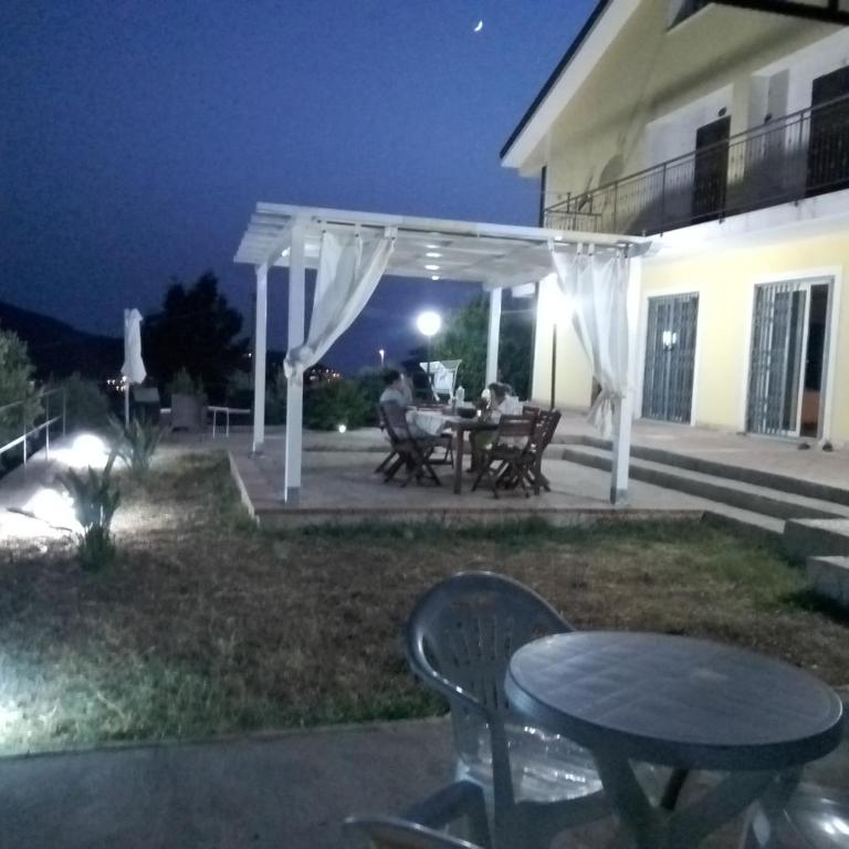 Villa Lancellotti - Appartamento con 3 Camere da Letto e Vista Montagna - 2
