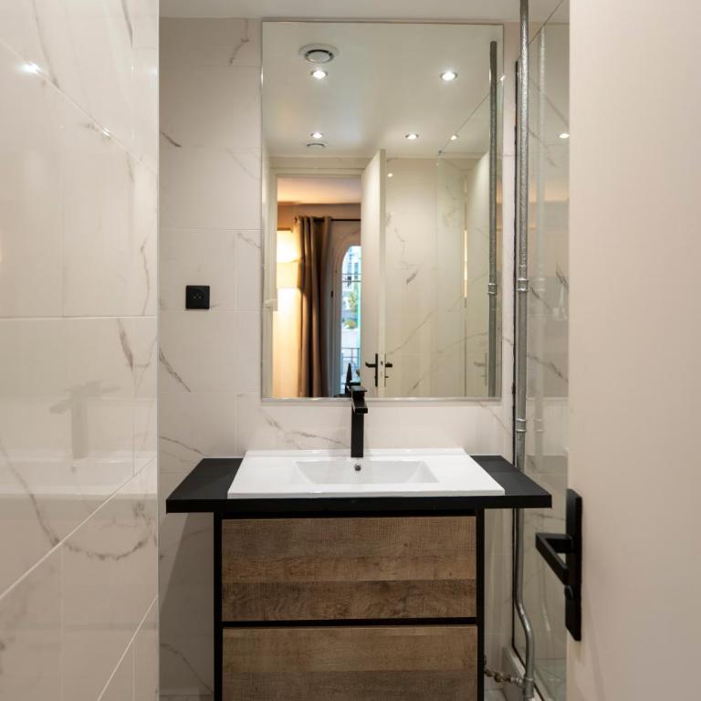 Marais, Rue Beaubourg - 6 places - Appartement 2 Pièces - 4