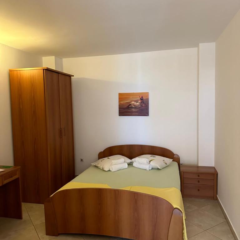 Apartmani Aleks - Dvokrevetna Soba sa Bračnim Krevetom i Balkonom - 1