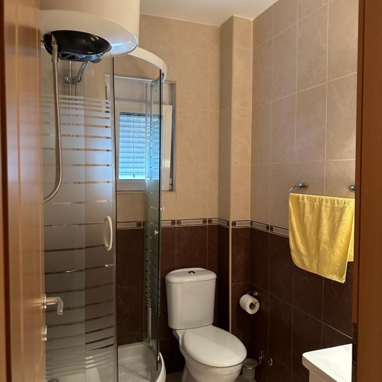 Apartmani Aleks - Dvokrevetna Soba sa Bračnim Krevetom i Balkonom - 3