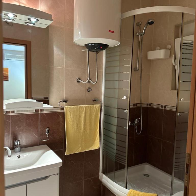 Apartmani Aleks - Dvokrevetna Soba sa Zasebnim Krevetima - 1
