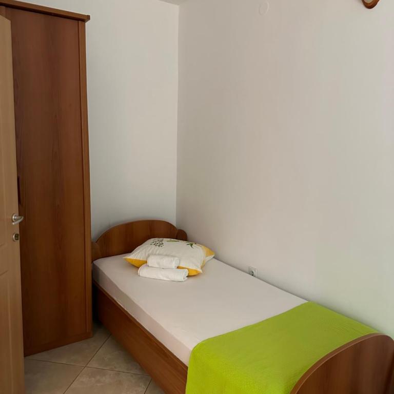 Apartmani Aleks - Porodična Soba (sa Pogledom na Baštu) - 3