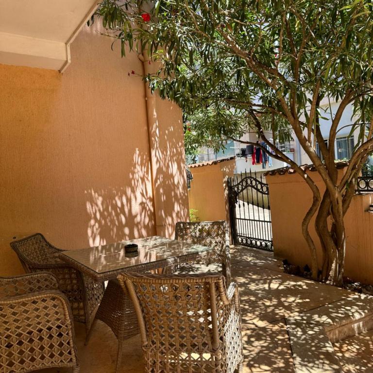Apartmani Aleks - Porodična Soba (sa Pogledom na Baštu) - 9