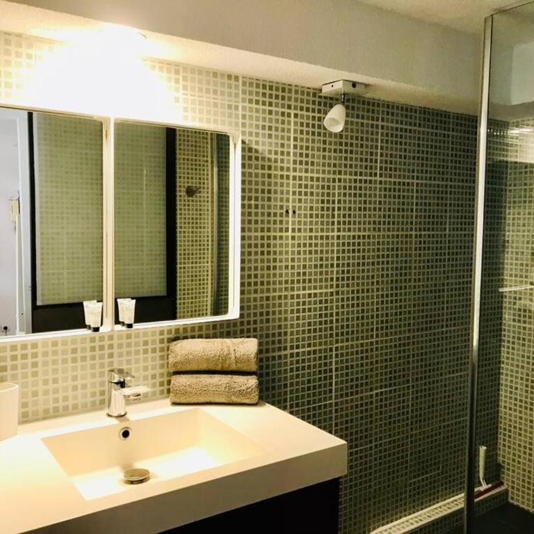 Appart calme avec vue dégagée, terrasse, clim, parking ! - Appartement 2 Chambres - 8